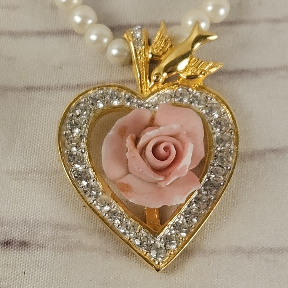 Franklin Mint Porcelain Rose in Heart Shaped Charm Faux Pearl Necklace